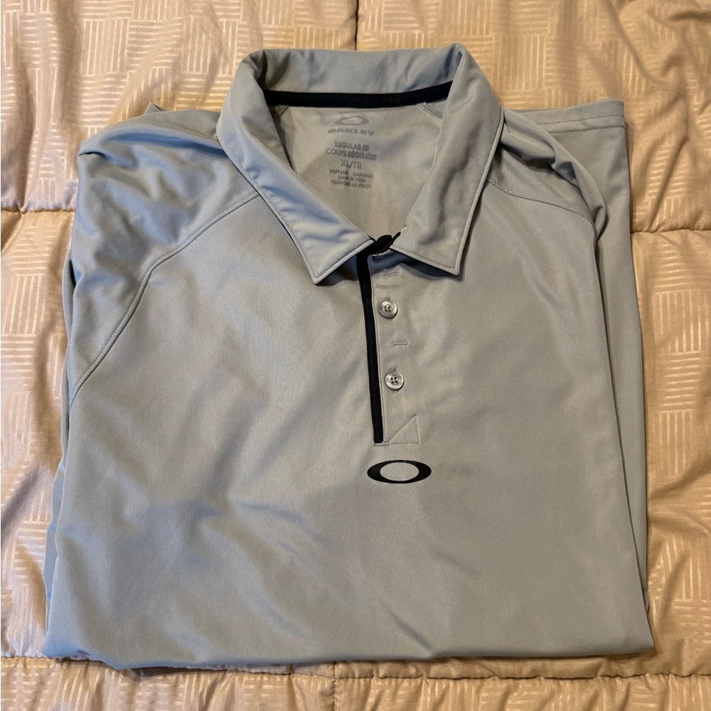 Men’s Oakley polo, size XL